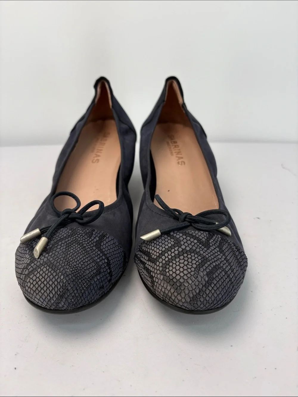🥡 Sabrinas Classic Navy suede Low Block Heel Pump with Textured Toe
